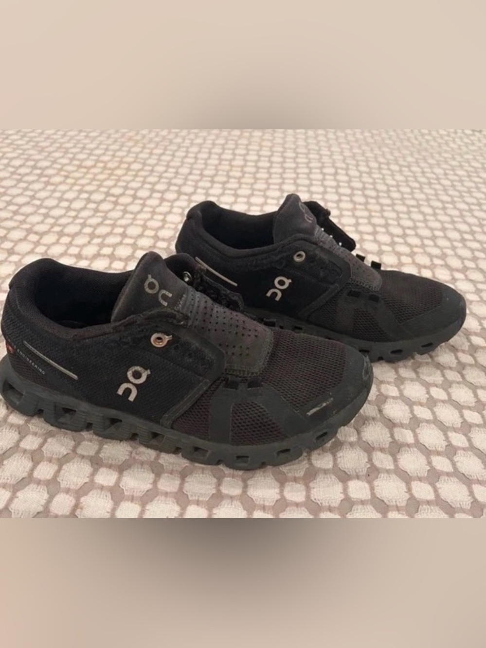 Women’s On Cloud Black Sneakers Size 5.5